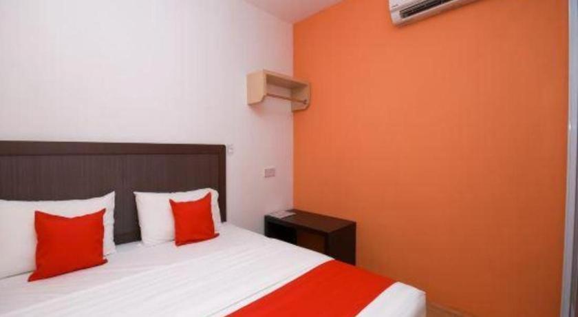 Oyo 1111 Harmony Stay Miri Buitenkant foto