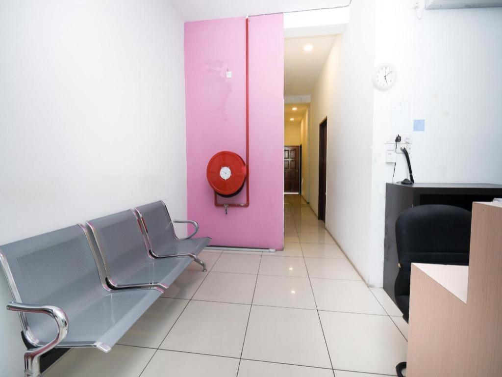Oyo 1111 Harmony Stay Miri Buitenkant foto