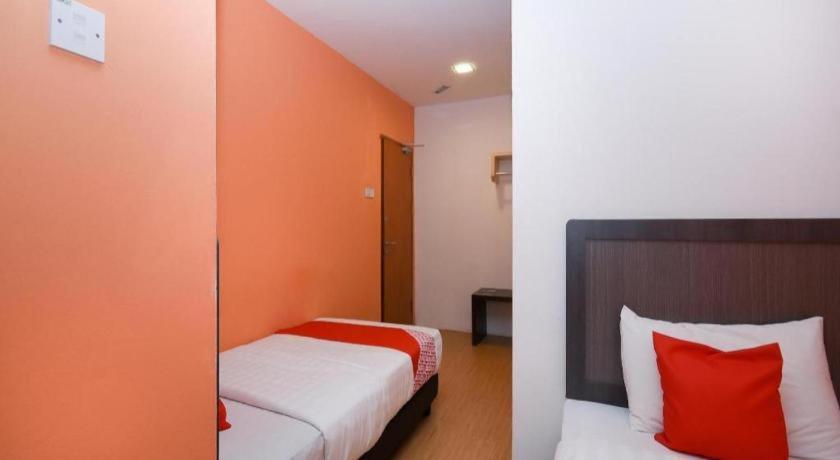 Oyo 1111 Harmony Stay Miri Buitenkant foto