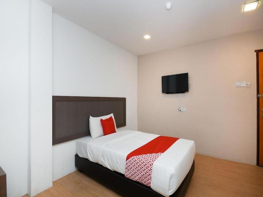 Oyo 1111 Harmony Stay Miri Buitenkant foto